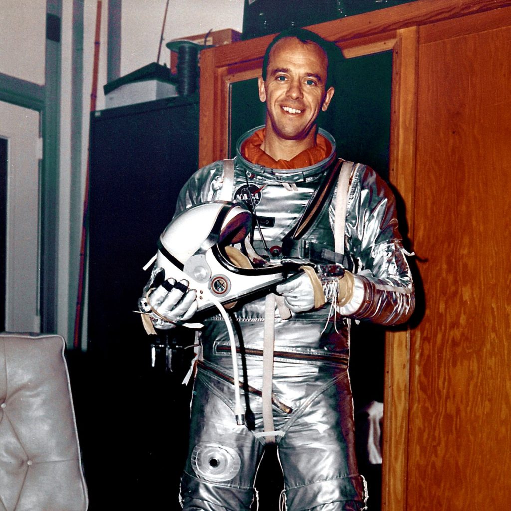 Alan Shepard devient la deuxième personne après Youri Gagarine voyager dans l’espace- La Conquête Spatiale