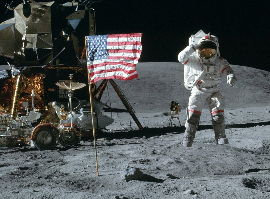 Apollo 11 est une mission du programme spatial américain Apollo au cours de laquelle, pour la première fois, des hommes se sont posés sur la Lune